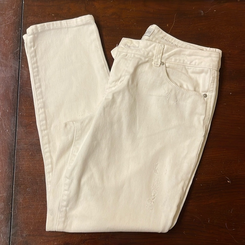 Women’s white jeans. Ankle length (34 inches).